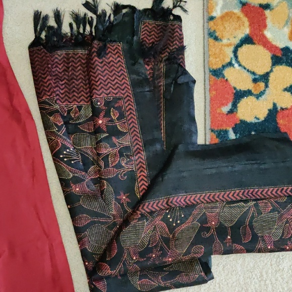 Suit - Picture 3 of 5